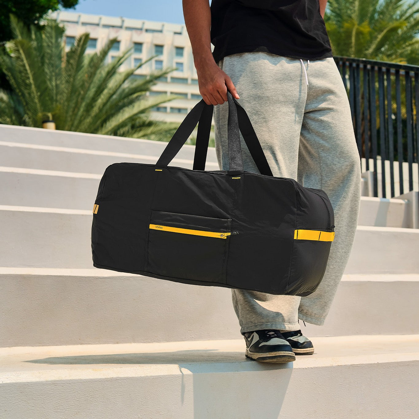 black/yellow